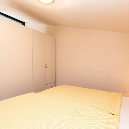 1 Bedroom Cozy Apartment In Ядраново Экстерьер фото