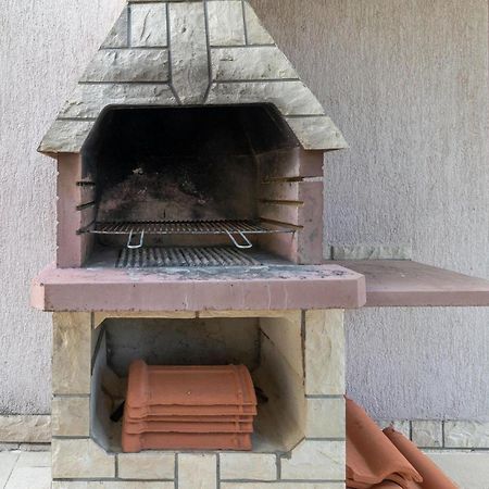 1 Bedroom Cozy Apartment In Ядраново Экстерьер фото