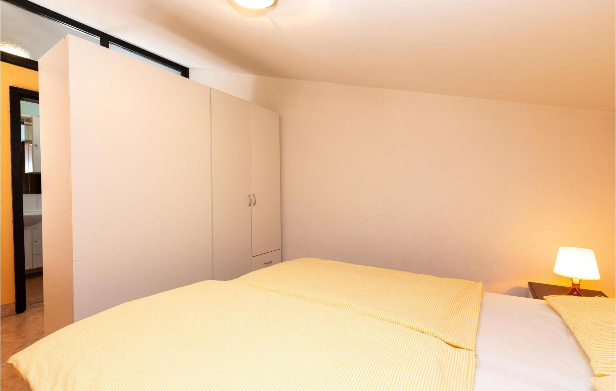 1 Bedroom Cozy Apartment In Ядраново Экстерьер фото