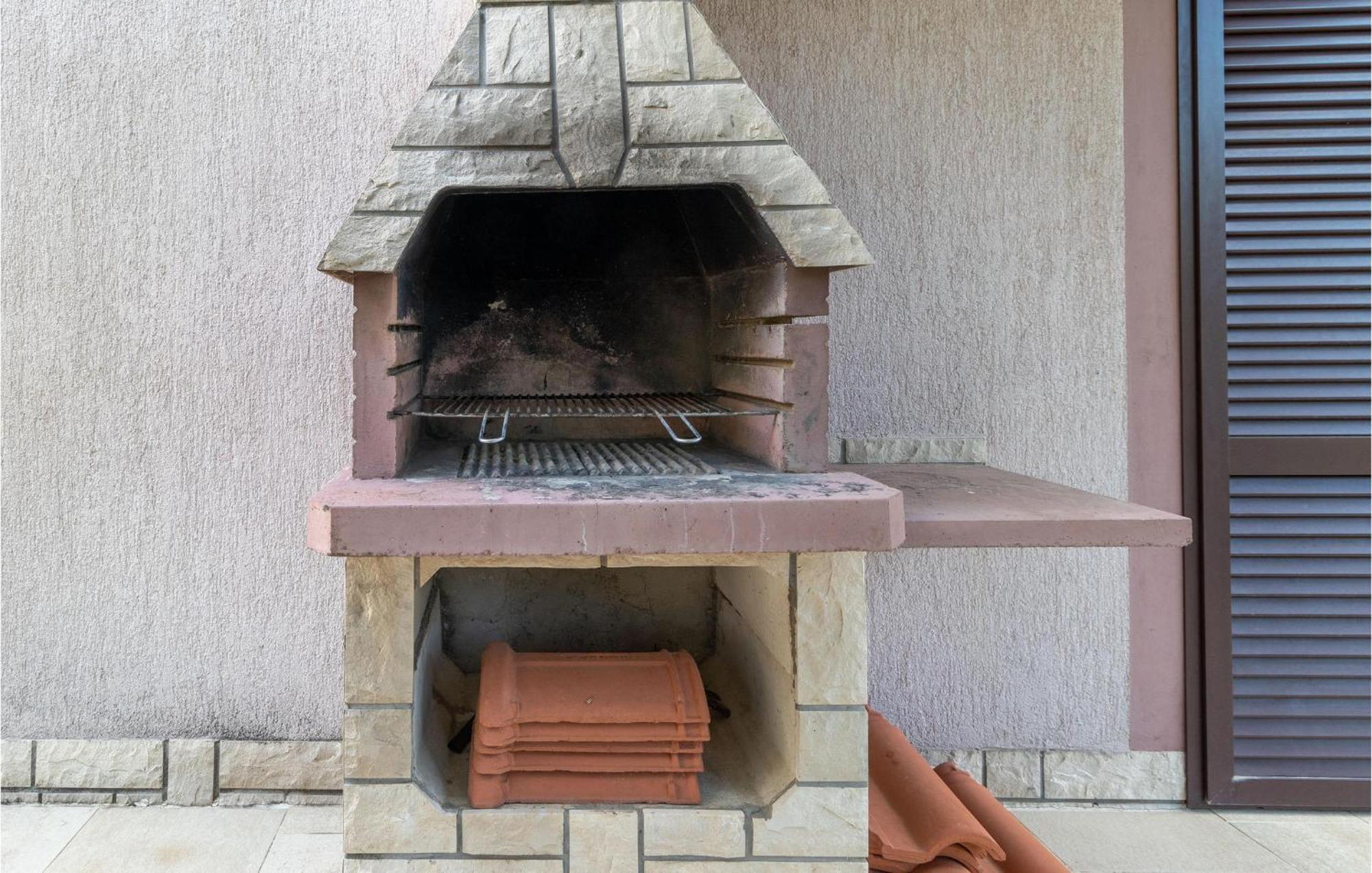 1 Bedroom Cozy Apartment In Ядраново Экстерьер фото