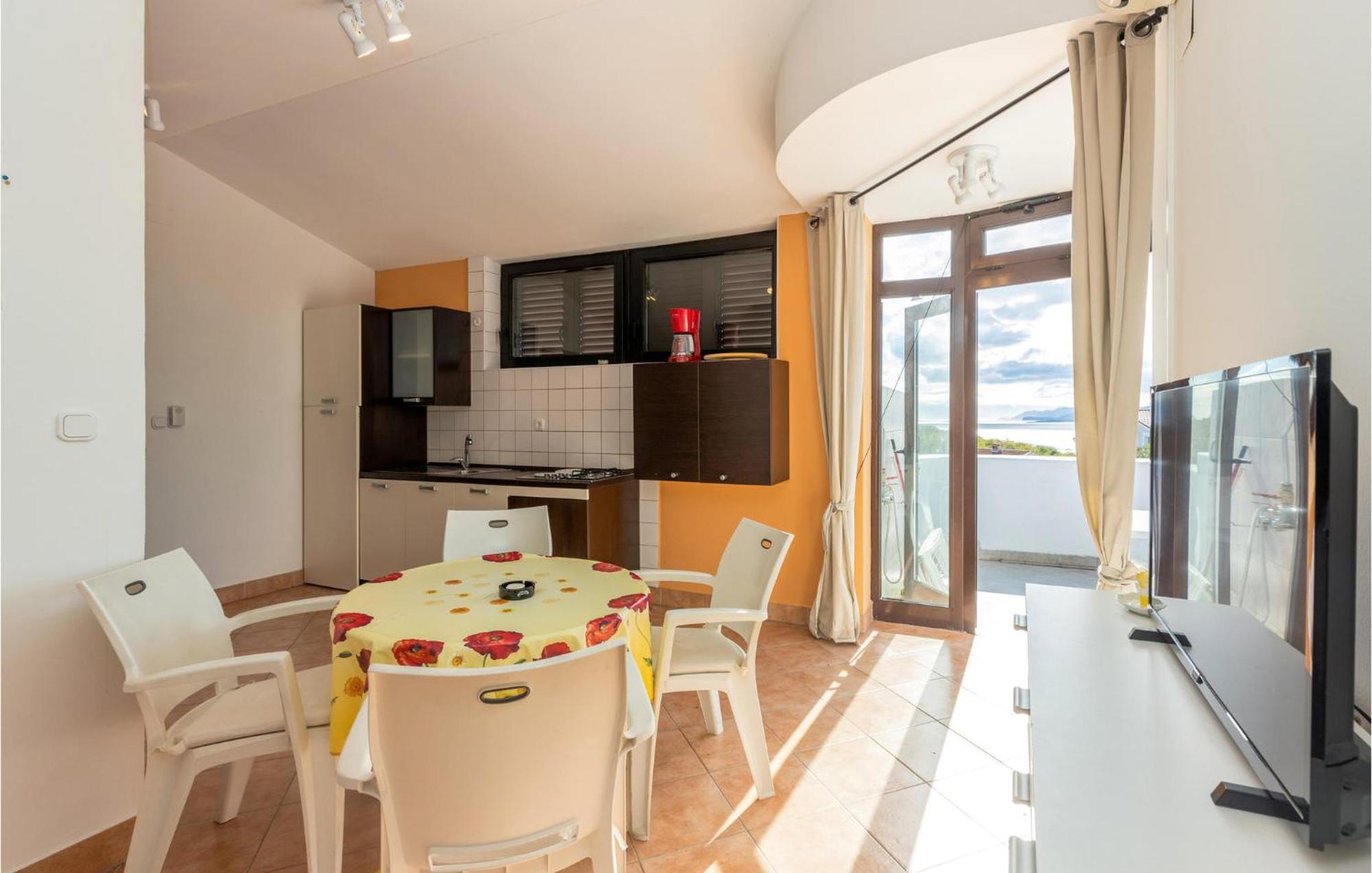 1 Bedroom Cozy Apartment In Ядраново Экстерьер фото