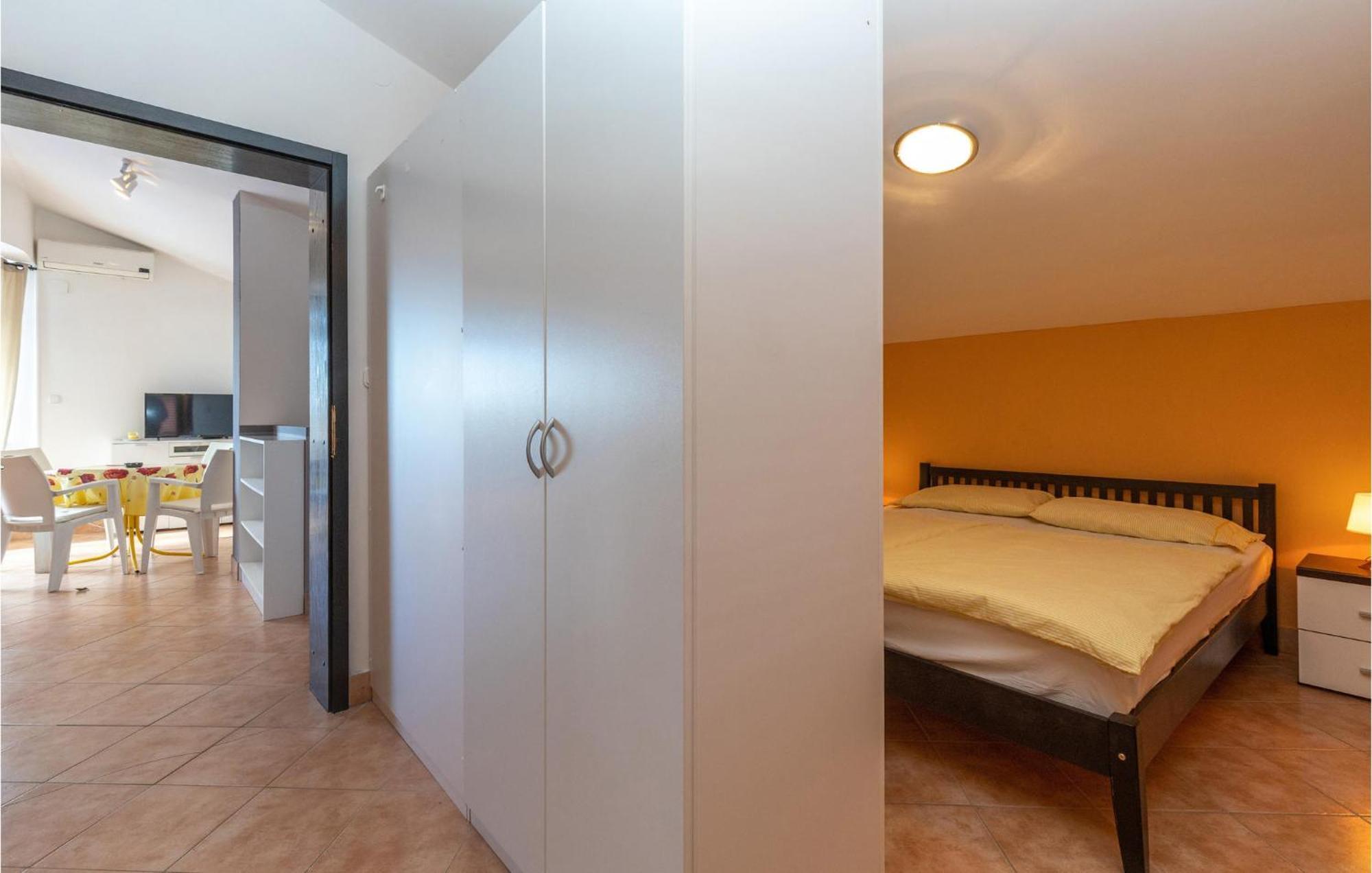 1 Bedroom Cozy Apartment In Ядраново Экстерьер фото