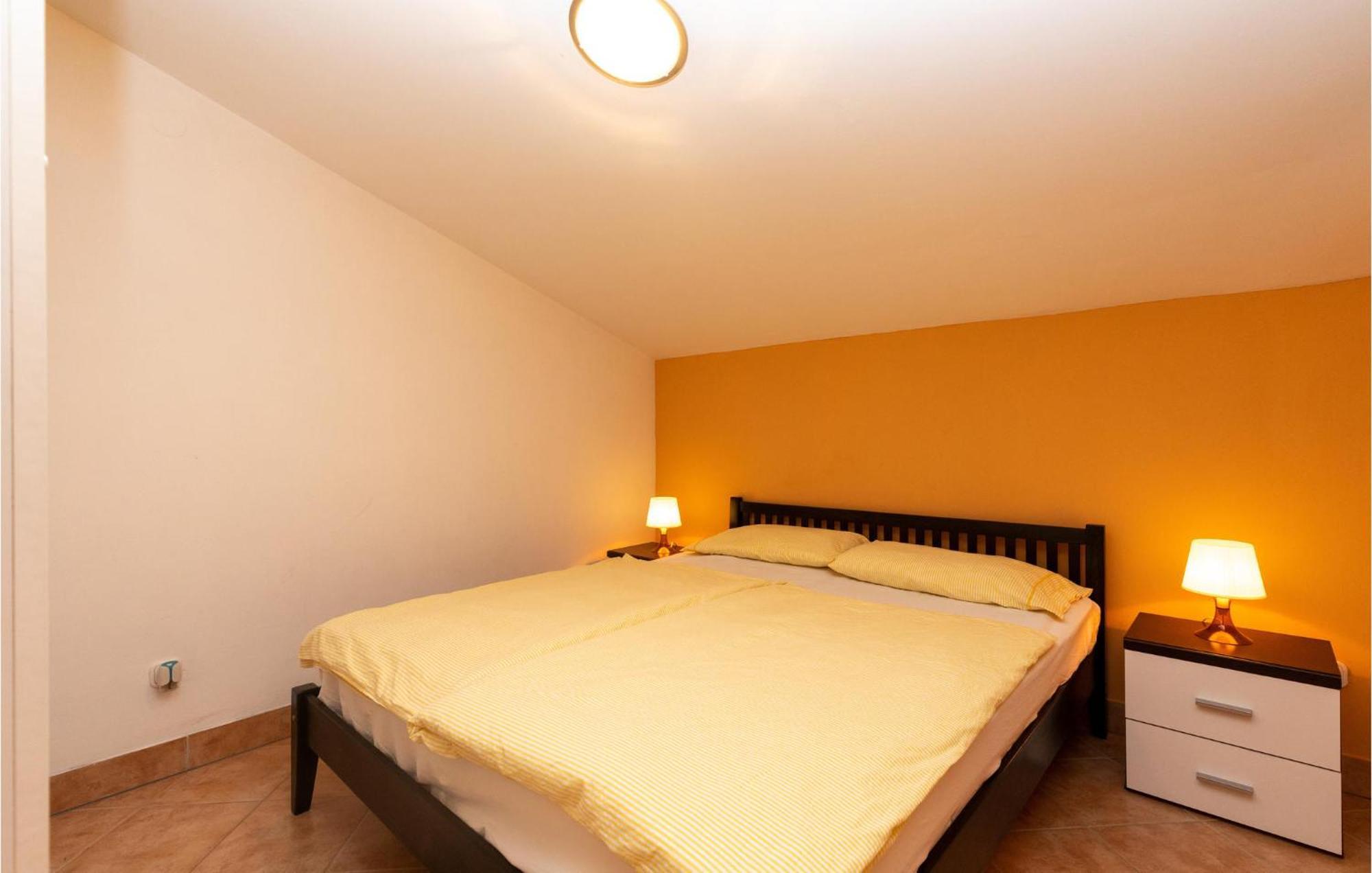 1 Bedroom Cozy Apartment In Ядраново Экстерьер фото