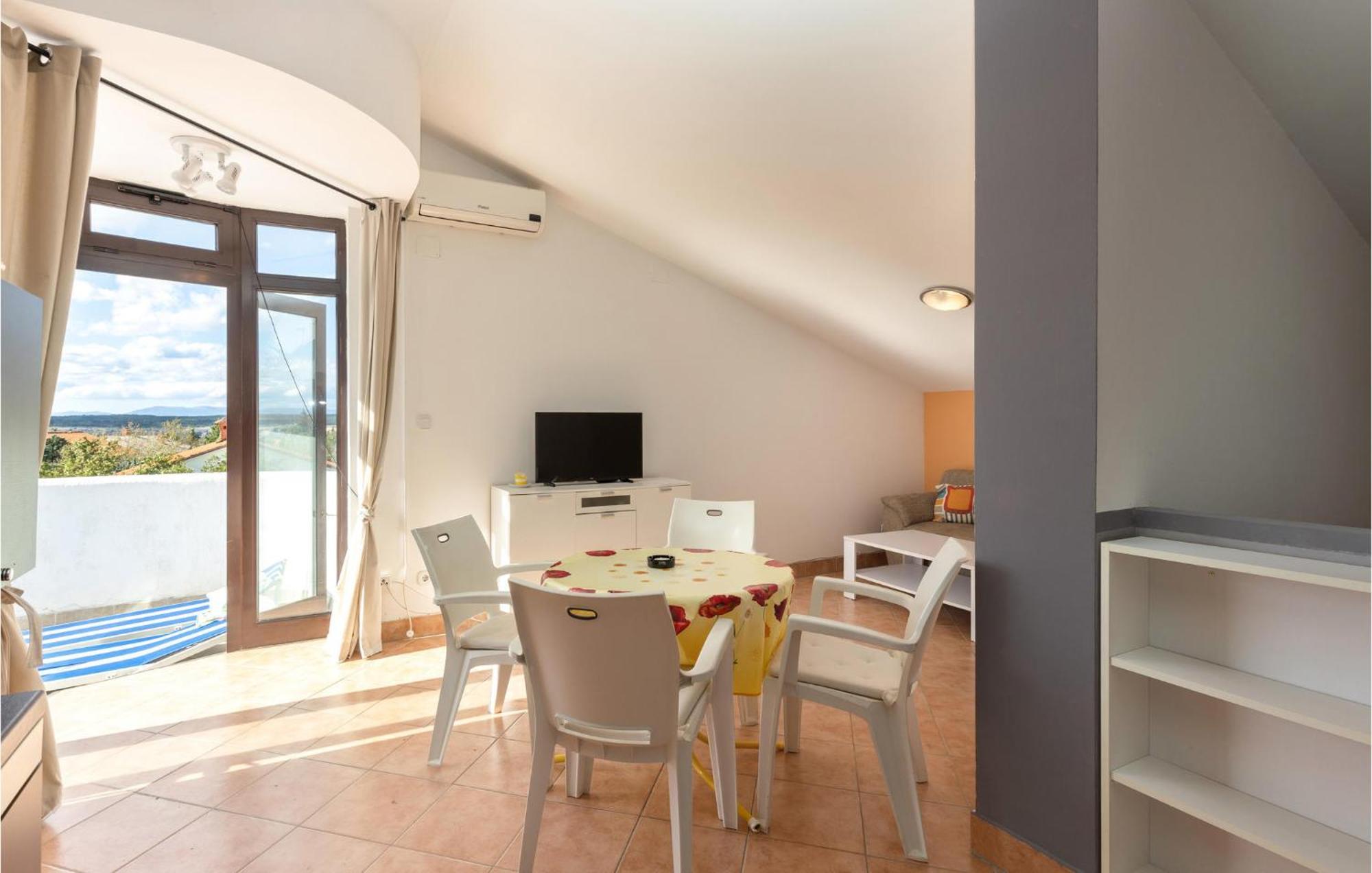 1 Bedroom Cozy Apartment In Ядраново Экстерьер фото