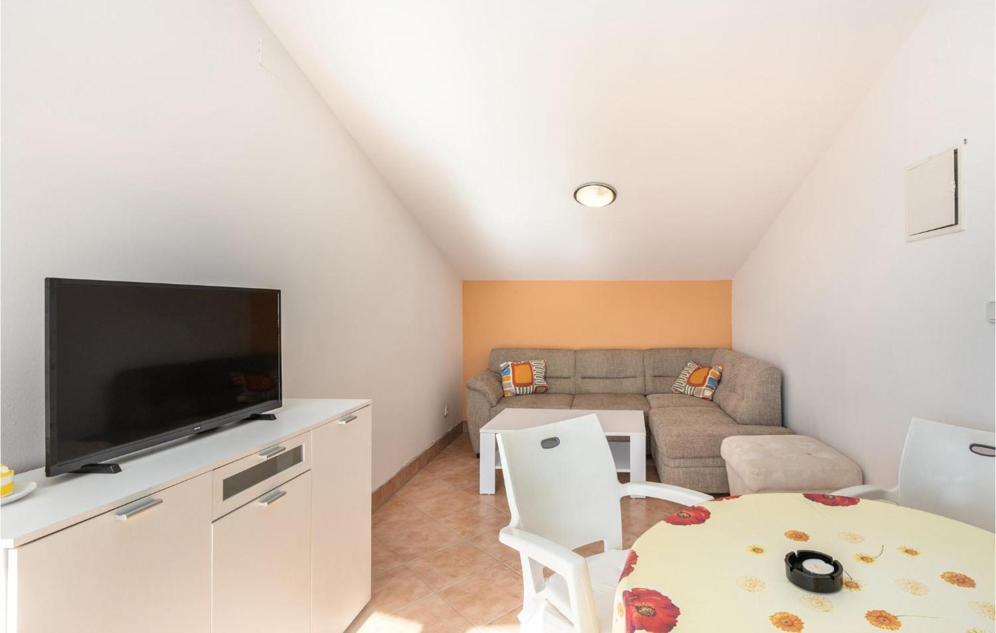 1 Bedroom Cozy Apartment In Ядраново Экстерьер фото